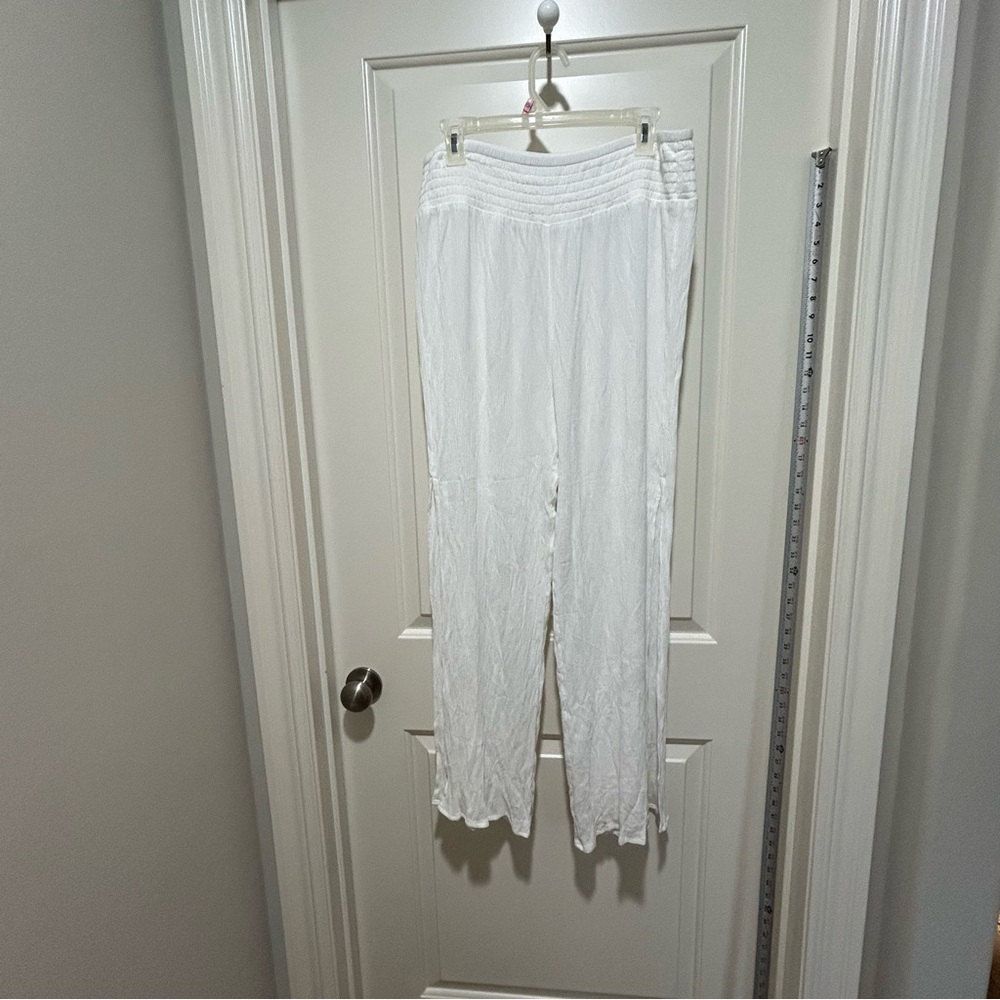 Shade & Shore women’s size L resort wear cover up pants in a nice white Fabric